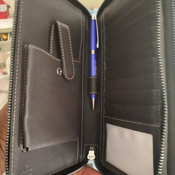 Men’s Gucci credit card wallet - Picture 4 of 6